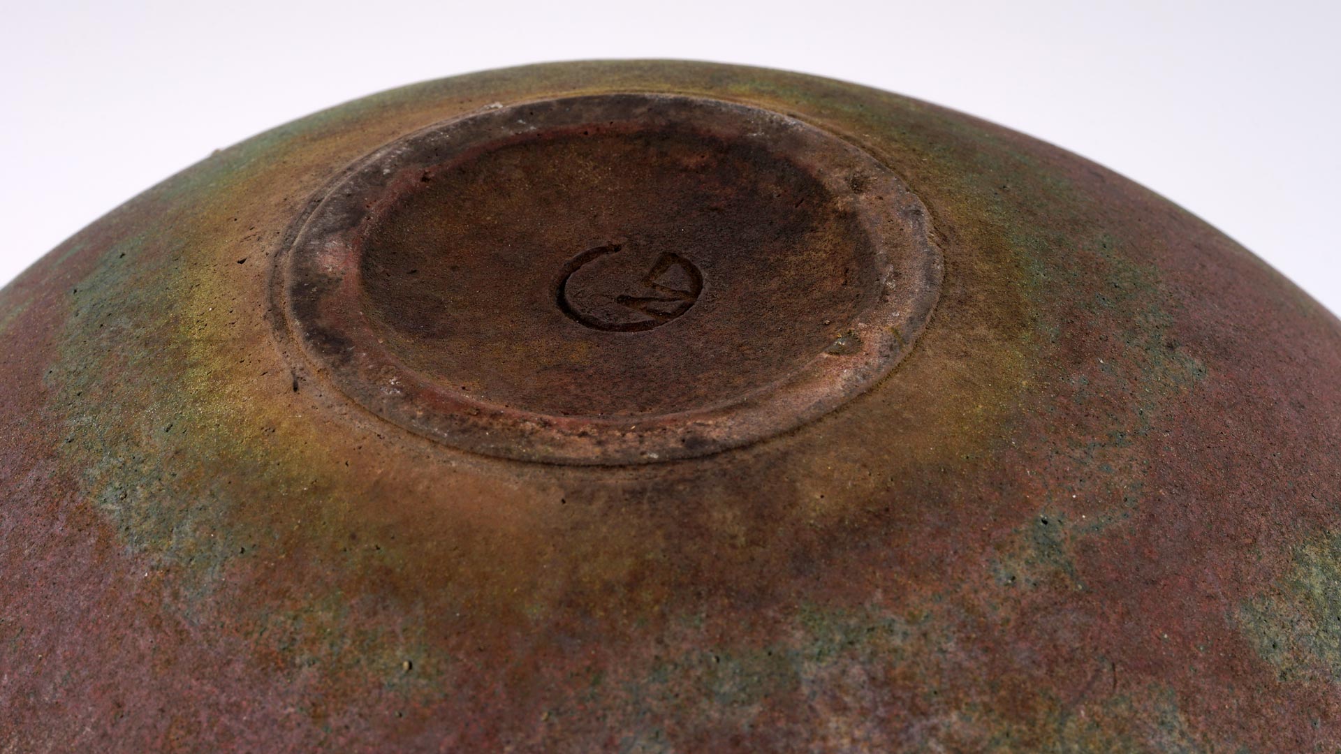 Rakugefäß mit ausgewogener weiblicher Form, samtige Oberfläche,rostähnlicher Charakter